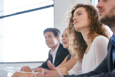 Ein Seminar kann dem Mitarbeiter bei der Entwicklung eigener Arbeitsmethoden helfen. / Foto: Robert Kneschke / fotolia.com