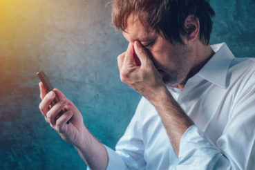 Durch lange Eingabezeiten am Smartphone, kann es zu psychischen Belastungsstörungen kommen. / Foto: Bits and Splits / fotolia.com
